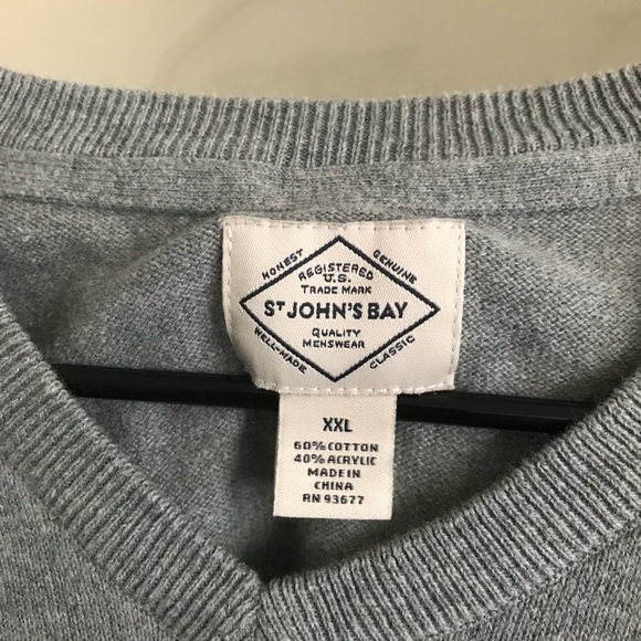 St. John Bay Men’s Size 2XL gray V neck pullover. - Picture 3 of 4